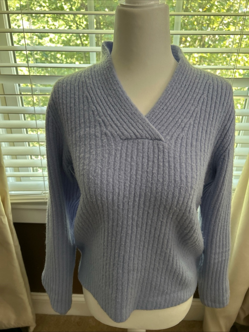Soft Ribbed V-Neck Sweater in Periwinkle size small Charter Club